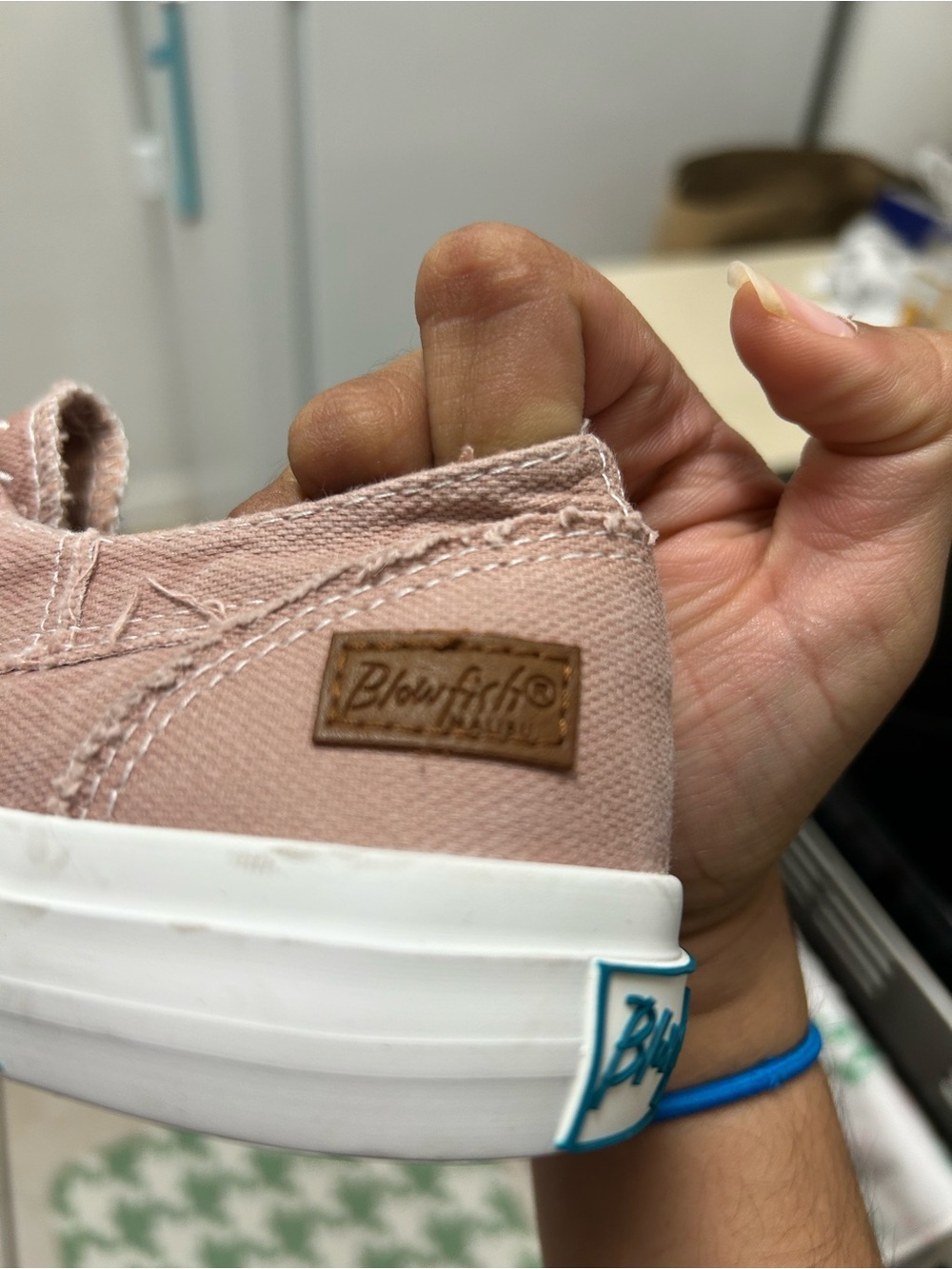NWOT Blowfish Malibu Pink Canvas Sneakers Women’s Size 8 Distressed Lace Up - Picture 4 of 5